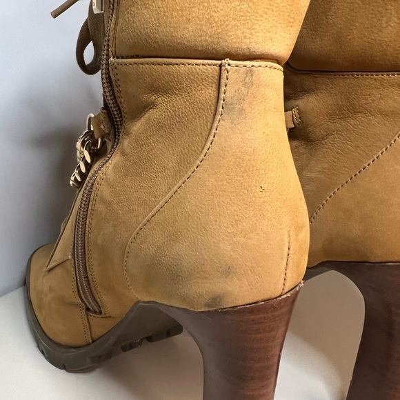 KARL LAGERFELD Lug Sole Cushioned Victoria Round Toe Zip-Up Leather Dress Bootie - Picture 10 of 14